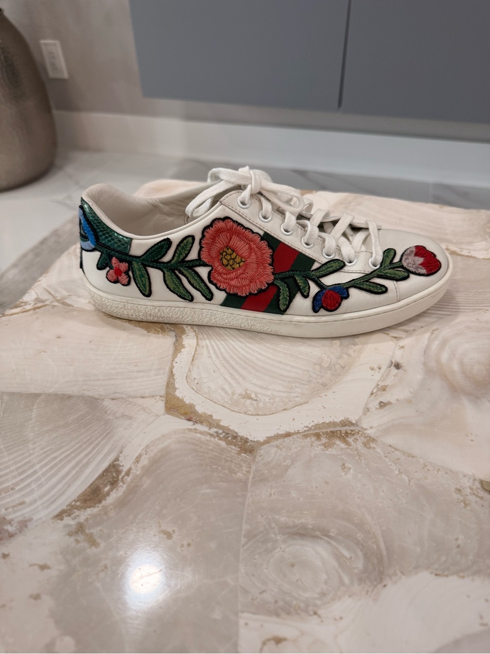 Gucci White Floral Embroidered Low-Top Sneakers with Red/Green Stripe - Picture 2 of 7